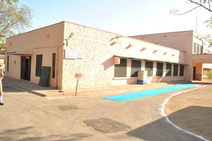 https://cache.careers360.mobi/media/colleges/social-media/media-gallery/22413/2019/6/13/College Building View of Government College Barmer_Campus-View.jpg